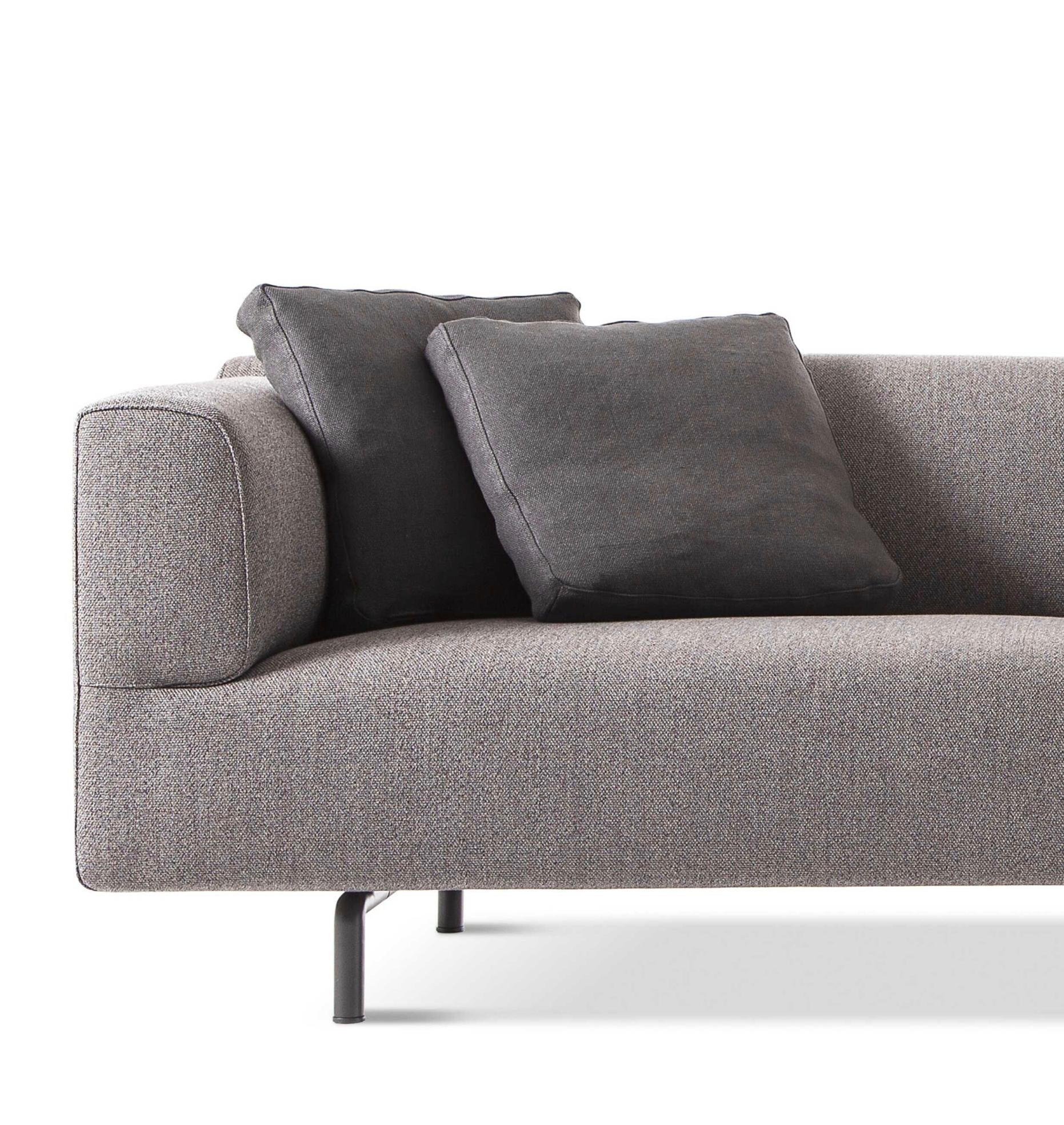 https://a.1stdibscdn.com/piero-lissoni-two-seater-met-sofa-for-cassina-for-sale-picture-3/f_14272/f_427084221734016127945/Captura_de_pantalla_2024_12_12_a_las_15_28_09_master.jpg