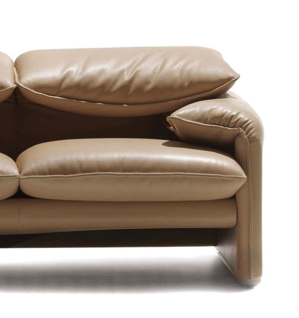 https://a.1stdibscdn.com/vico-magistretti-maralunga-three-seater-sofa-for-cassina-for-sale-picture-5/f_14272/f_426964021733986725046/Captura_de_pantalla_2024_12_12_a_las_7_52_43_master.jpg