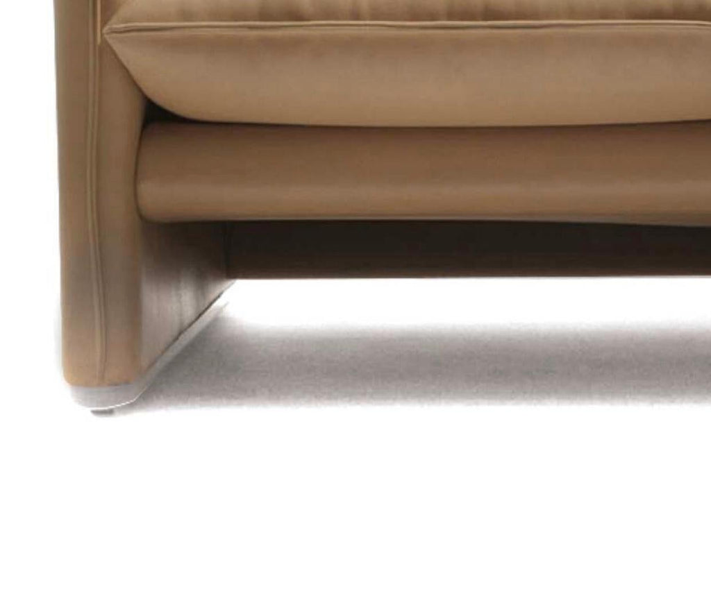 https://a.1stdibscdn.com/vico-magistretti-maralunga-three-seater-sofa-for-cassina-for-sale-picture-6/f_14272/f_426964021733986724911/Captura_de_pantalla_2024_12_12_a_las_7_52_52_master.jpg
