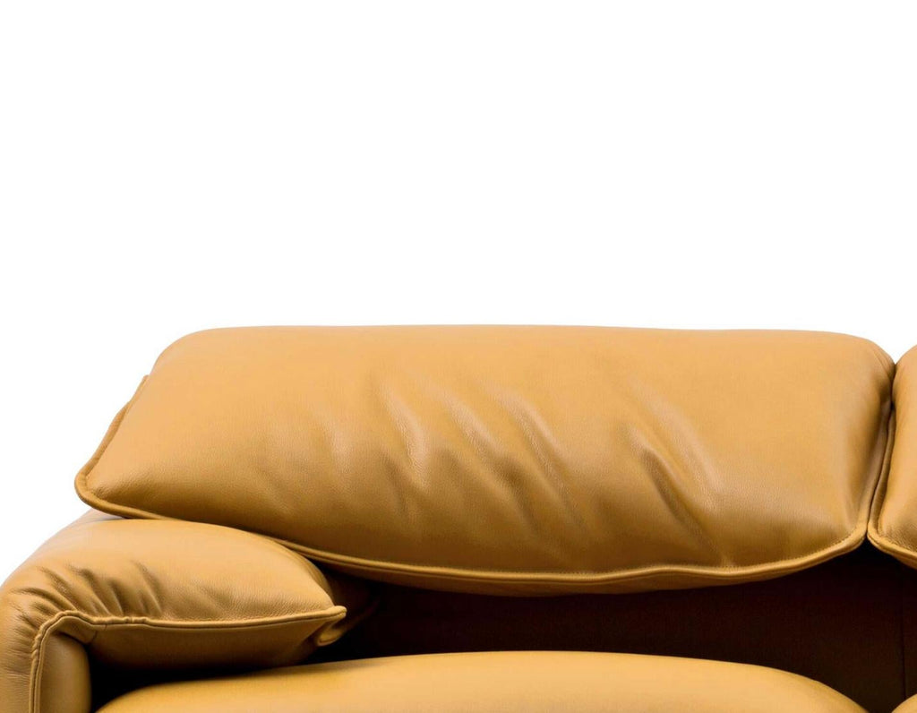 https://a.1stdibscdn.com/vico-magistretti-maralunga-three-seater-sofa-for-cassina-for-sale-picture-5/f_14272/f_426989221733987621036/Captura_de_pantalla_2024_12_12_a_las_7_53_19_master.jpg