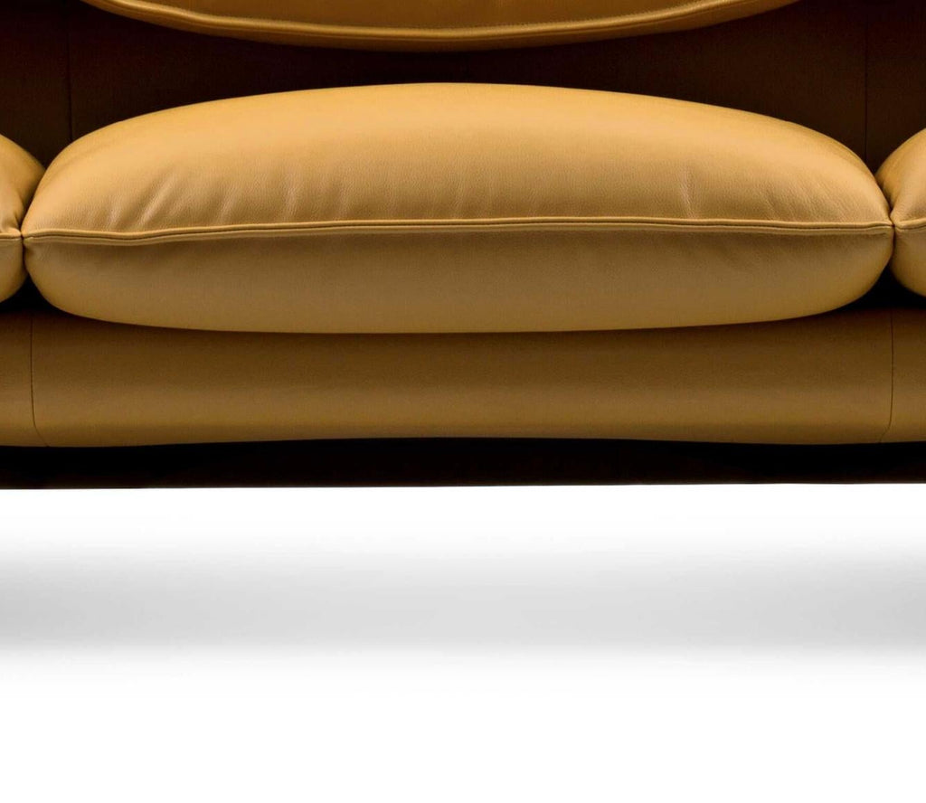 https://a.1stdibscdn.com/vico-magistretti-maralunga-three-seater-sofa-for-cassina-for-sale-picture-8/f_14272/f_426989221733987621085/Captura_de_pantalla_2024_12_12_a_las_7_53_31_master.jpg