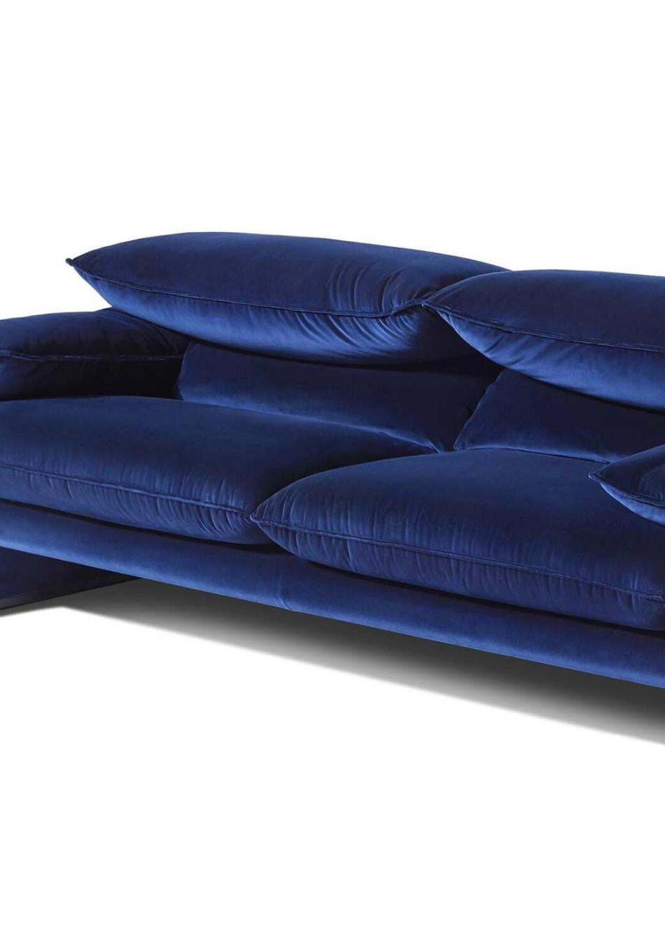 https://a.1stdibscdn.com/vico-magistretti-maralunga-two-seater-sofa-for-cassina-for-sale-picture-4/f_14272/f_426989921733988572226/Captura_de_pantalla_2024_12_12_a_las_7_54_35_master.jpg