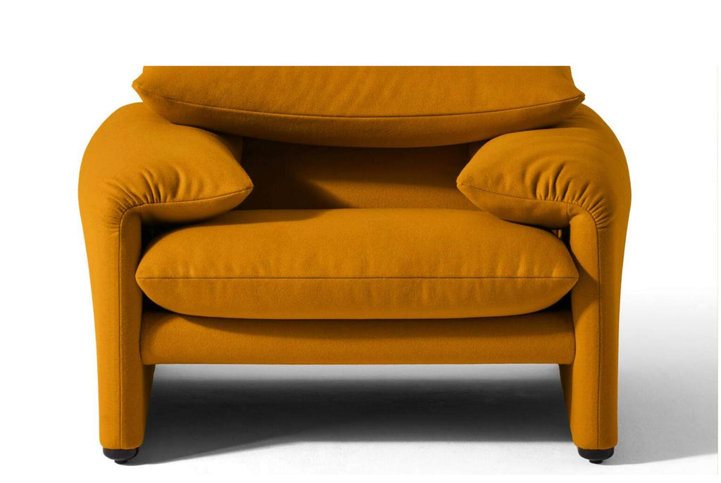 https://a.1stdibscdn.com/vico-magistretti-maralunga-armchair-for-cassina-for-sale-picture-6/f_14272/f_426990421733989838296/Captura_de_pantalla_2024_12_12_a_las_8_47_11_master.jpg