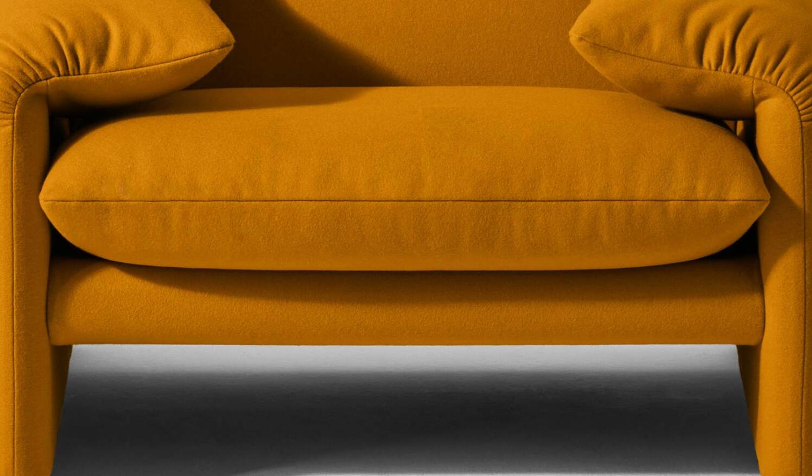 https://a.1stdibscdn.com/vico-magistretti-maralunga-armchair-for-cassina-for-sale-picture-7/f_14272/f_426990421733989838408/Captura_de_pantalla_2024_12_12_a_las_8_47_17_master.jpg