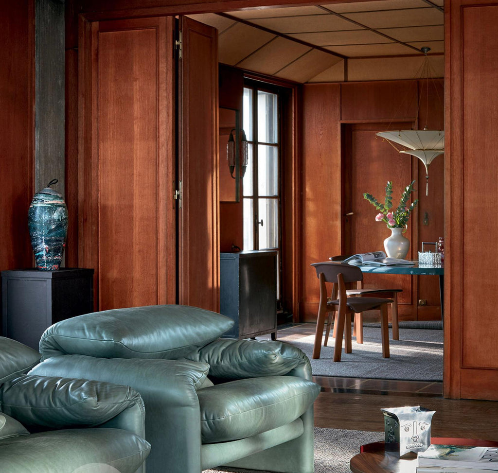 https://a.1stdibscdn.com/vico-magistretti-maralunga-armchair-for-cassina-for-sale-picture-9/f_14272/f_426990421733989838542/Captura_de_pantalla_2024_12_12_a_las_8_49_20_master.jpg