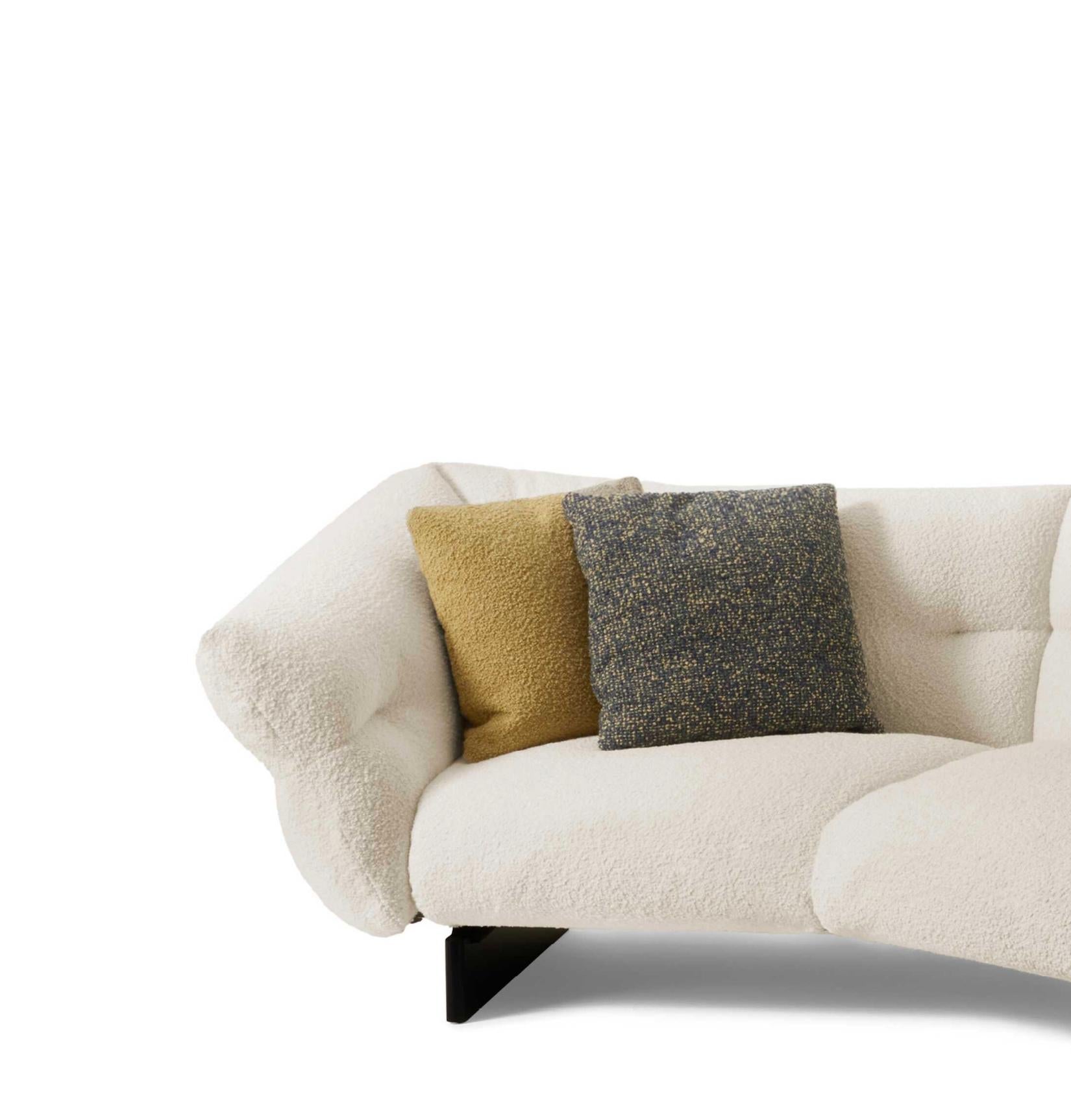 https://a.1stdibscdn.com/patricia-urquiola-mon-cloud-sofa-for-cassina-for-sale-picture-5/f_14272/f_427861321734418483122/Captura_de_pantalla_2024_12_17_a_las_7_52_20_master.jpg