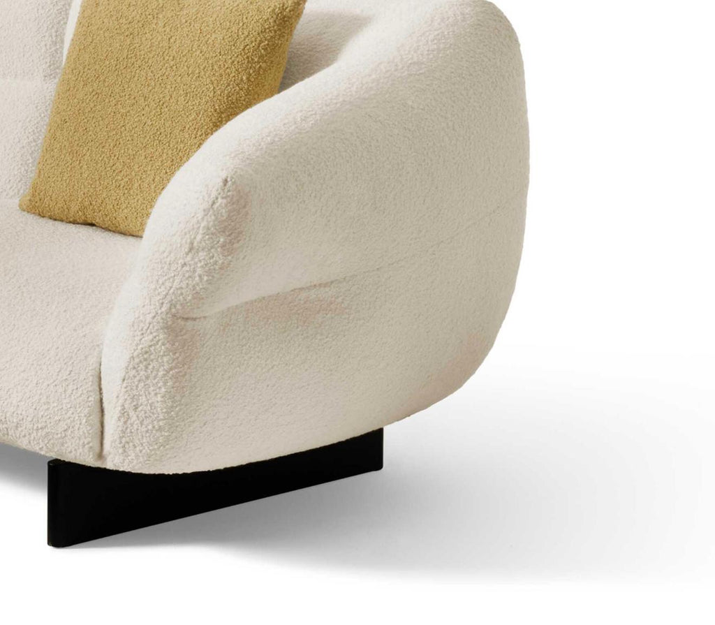 https://a.1stdibscdn.com/patricia-urquiola-mon-cloud-sofa-for-cassina-for-sale-picture-8/f_14272/f_427861321734418483116/Captura_de_pantalla_2024_12_17_a_las_7_52_39_master.jpg