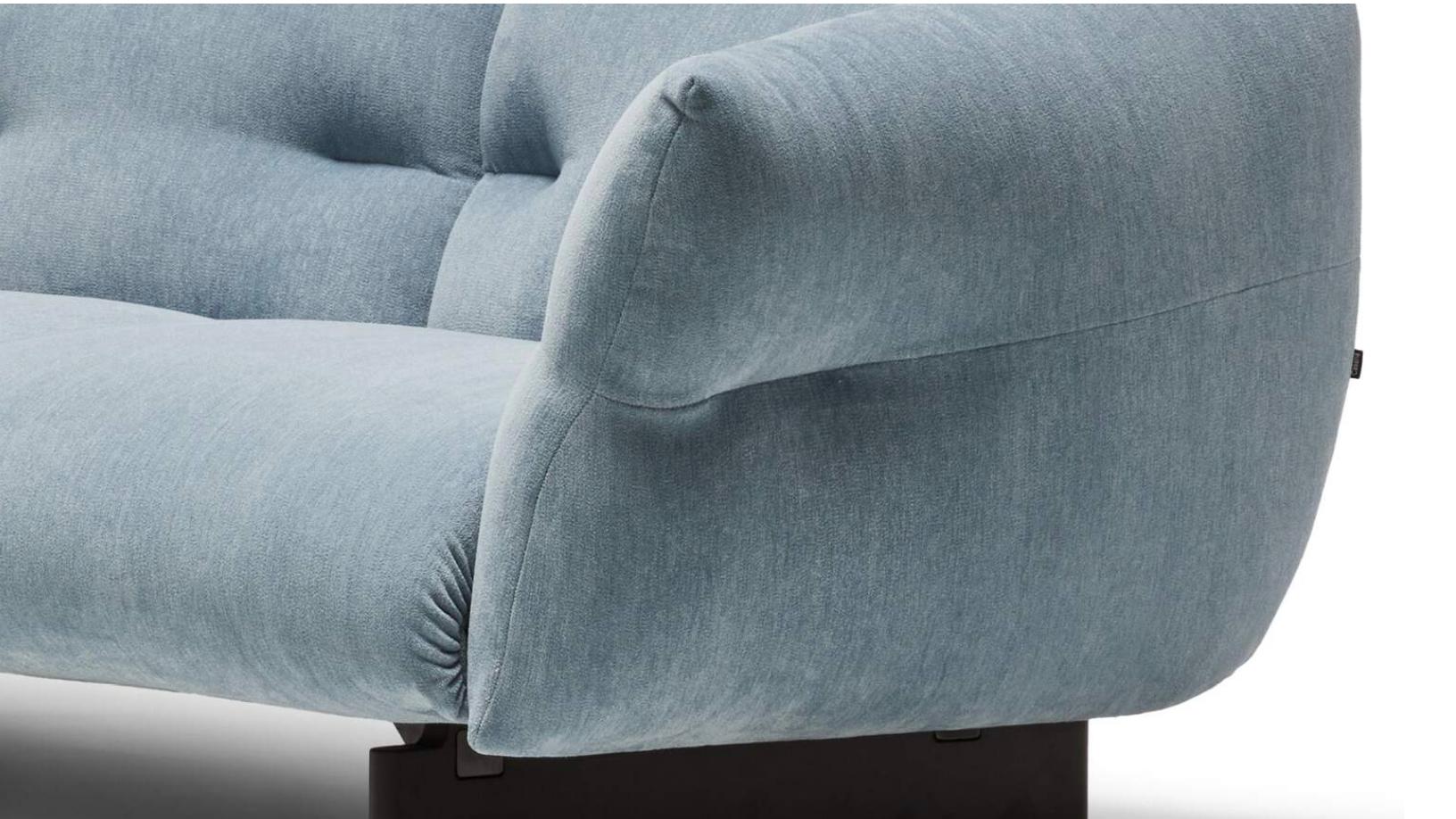 https://a.1stdibscdn.com/patricia-urquiola-mon-cloud-sofa-for-cassina-for-sale-picture-8/f_14272/f_427862021734419292143/Captura_de_pantalla_2024_12_17_a_las_8_05_34_master.jpg