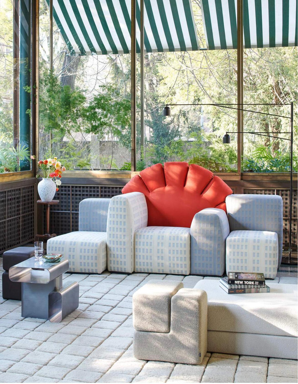 https://a.1stdibscdn.com/gaetano-pesce-tramonto-a-new-york-sofa-for-cassina-for-sale-picture-10/f_14272/f_428268221734591962427/Captura_de_pantalla_2024_12_19_a_las_8_00_13_master.jpg