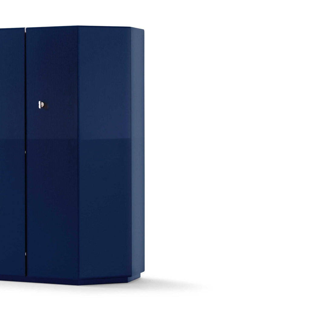 https://a.1stdibscdn.com/kazuhide-takahama-bramante-cabinet-for-cassina-for-sale-picture-7/f_14272/f_428511421734694279416/Captura_de_pantalla_2024_12_20_a_las_12_27_39_master.jpg