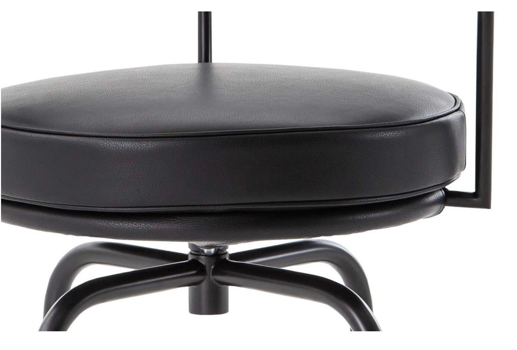https://a.1stdibscdn.com/charlotte-perriand-7-fauteuil-tournant-durable-chair-for-cassina-for-sale-picture-5/f_14272/f_428884121734959699315/Captura_de_pantalla_2024_12_23_a_las_14_11_55_master.jpg