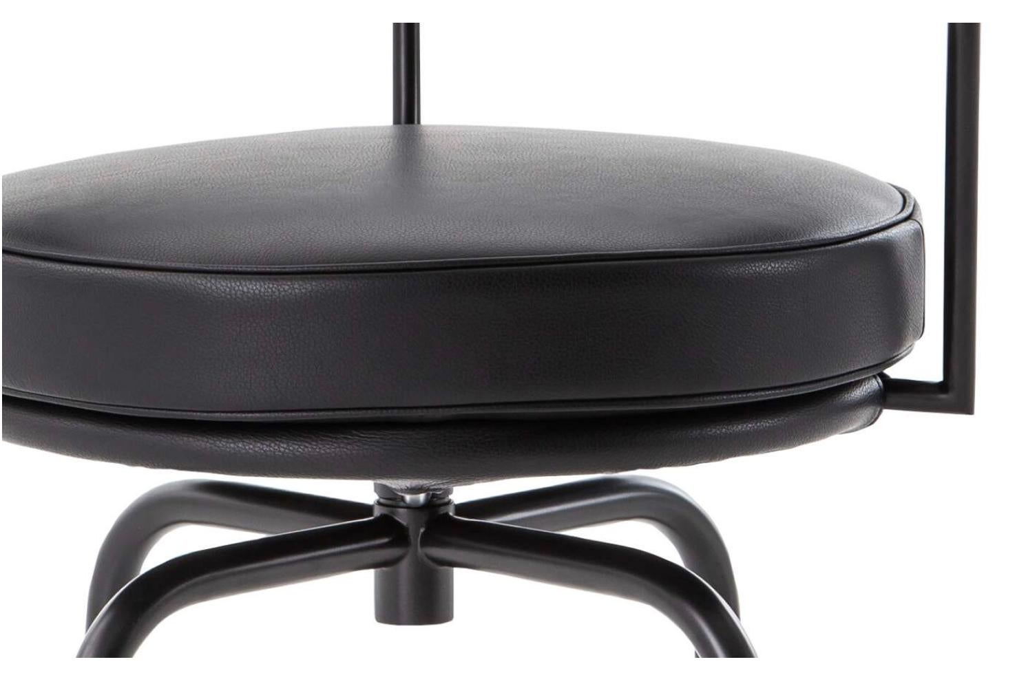 https://a.1stdibscdn.com/charlotte-perriand-7-fauteuil-tournant-durable-chair-for-cassina-for-sale-picture-5/f_14272/f_428884121734959699315/Captura_de_pantalla_2024_12_23_a_las_14_11_55_master.jpg