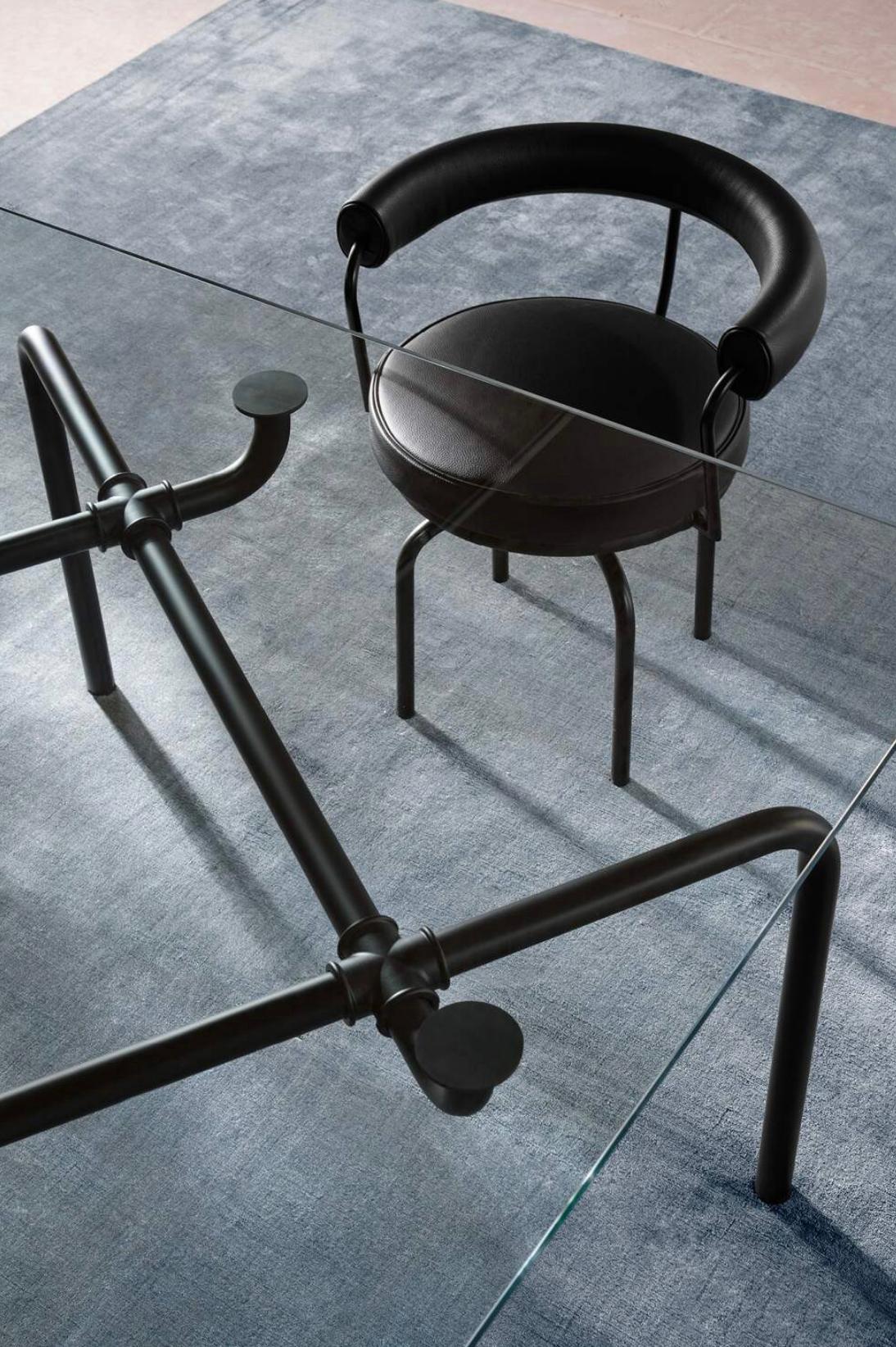 https://a.1stdibscdn.com/charlotte-perriand-7-fauteuil-tournant-durable-chair-for-cassina-for-sale-picture-8/f_14272/f_428884121734959699518/Captura_de_pantalla_2024_12_23_a_las_14_12_23_master.jpg
