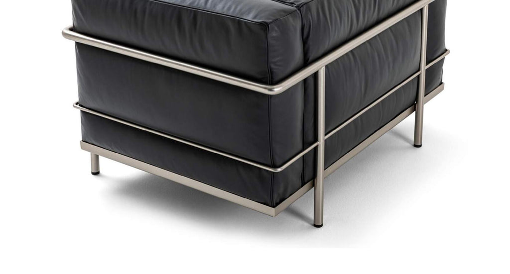 https://a.1stdibscdn.com/le-corbusier-3-fauteuil-grand-confort-grand-modele-durable-for-cassina-for-sale-picture-7/f_14272/f_430585421736258842798/Captura_de_pantalla_2025_01_07_a_las_15_03_31_master.jpg