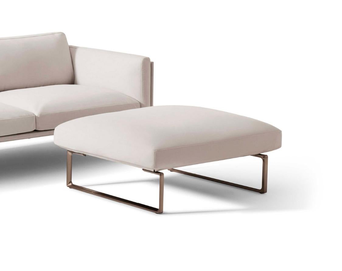 https://a.1stdibscdn.com/piero-lissoni-8-set-of-two-modular-sofa-and-puff-for-cassina-for-sale-picture-5/f_14272/f_430679621736318567580/Captura_de_pantalla_2025_01_08_a_las_7_41_25_master.jpg