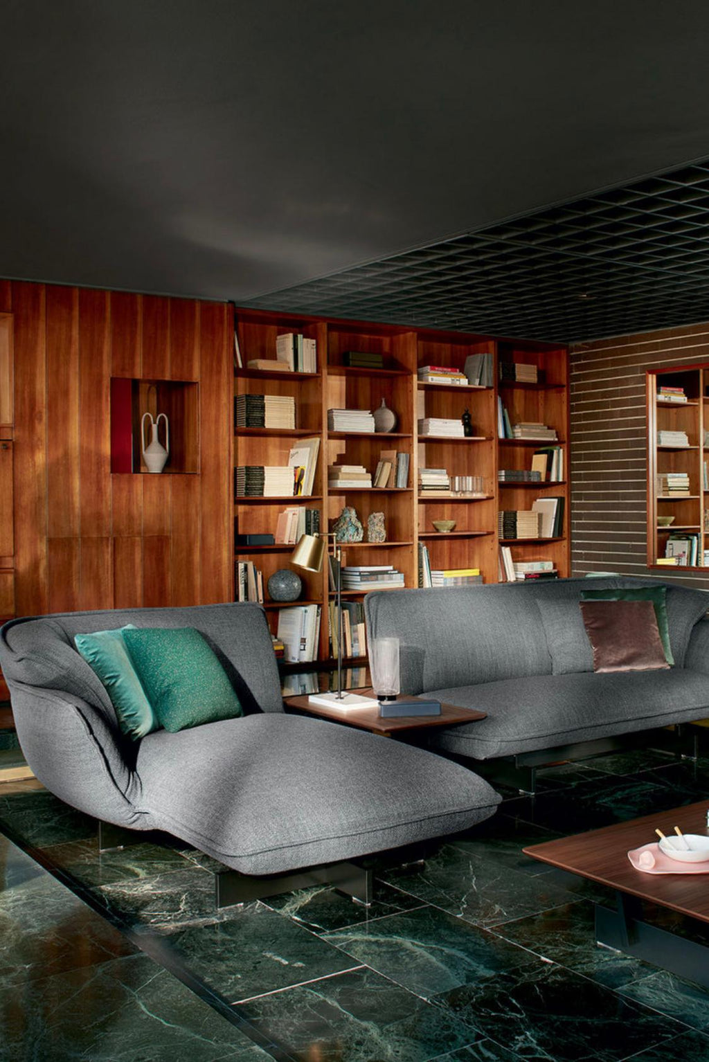 https://a.1stdibscdn.com/patricia-urquiola-beam-sofa-system-for-cassina-for-sale-picture-10/f_14272/f_430681521736323288976/Captura_de_pantalla_2025_01_08_a_las_8_47_33_master.jpg
