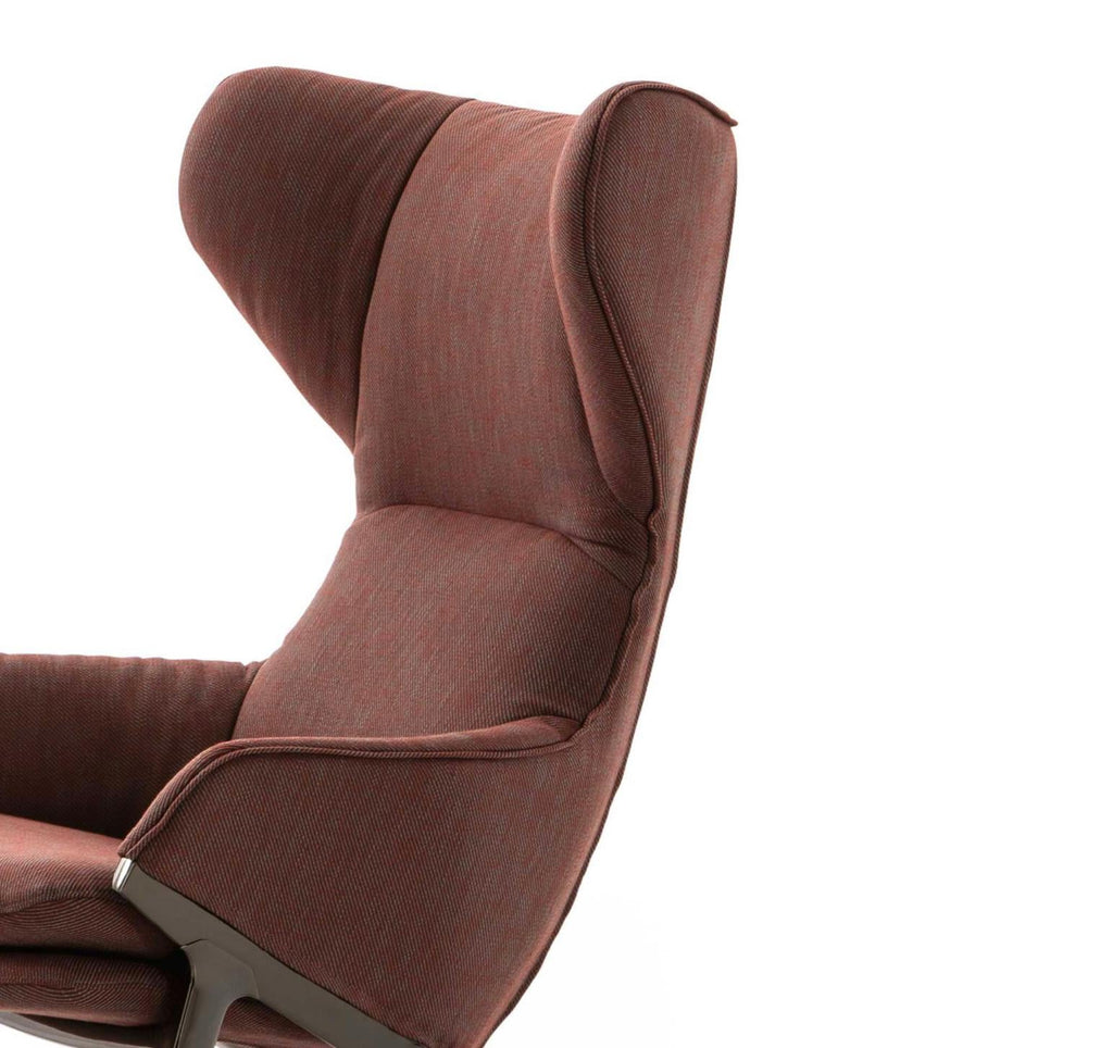 https://a.1stdibscdn.com/patrick-norguet-p22-armchair-for-cassina-for-sale-picture-3/f_14272/f_430838021736431996426/Captura_de_pantalla_2025_01_09_a_las_15_10_09_master.jpg
