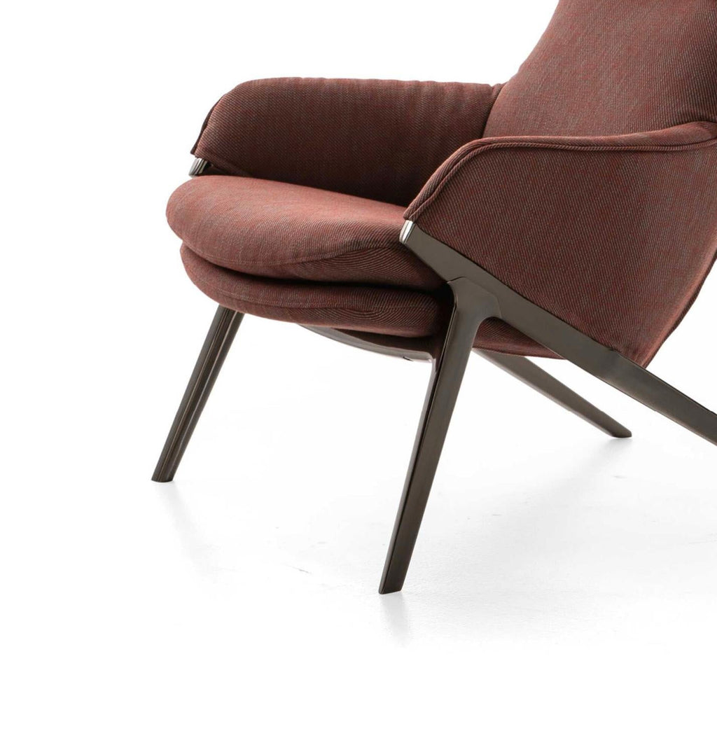 https://a.1stdibscdn.com/patrick-norguet-p22-armchair-for-cassina-for-sale-picture-5/f_14272/f_430838021736431996671/Captura_de_pantalla_2025_01_09_a_las_15_10_15_master.jpg