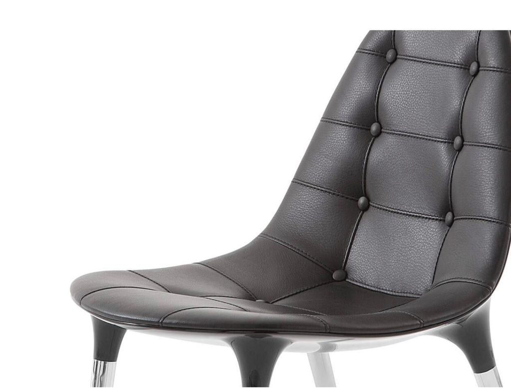 https://a.1stdibscdn.com/philippe-starck-caprice-245-chair-for-cassina-for-sale-picture-6/f_14272/f_431184921736612892075/Captura_de_pantalla_2025_01_11_a_las_17_13_47_master.jpg