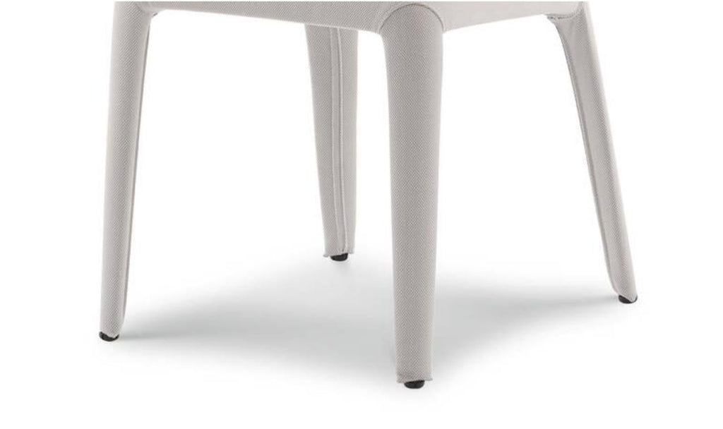 https://a.1stdibscdn.com/hannes-wettstein-hola-367-chair-for-cassina-for-sale-picture-12/f_14272/f_431474421736857470743/Captura_de_pantalla_2025_01_14_a_las_13_22_50_master.jpg