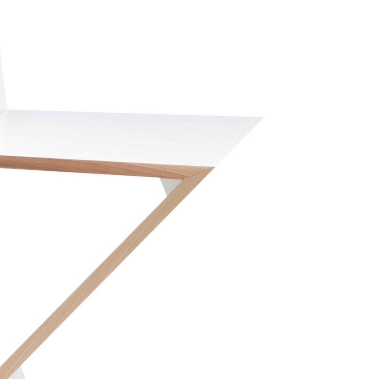 https://a.1stdibscdn.com/gerrit-thomas-rietveld-zig-zag-chair-for-cassina-for-sale-picture-8/f_14272/f_432303321737378985256/Captura_de_pantalla_2025_01_20_a_las_14_15_19_master.jpg
