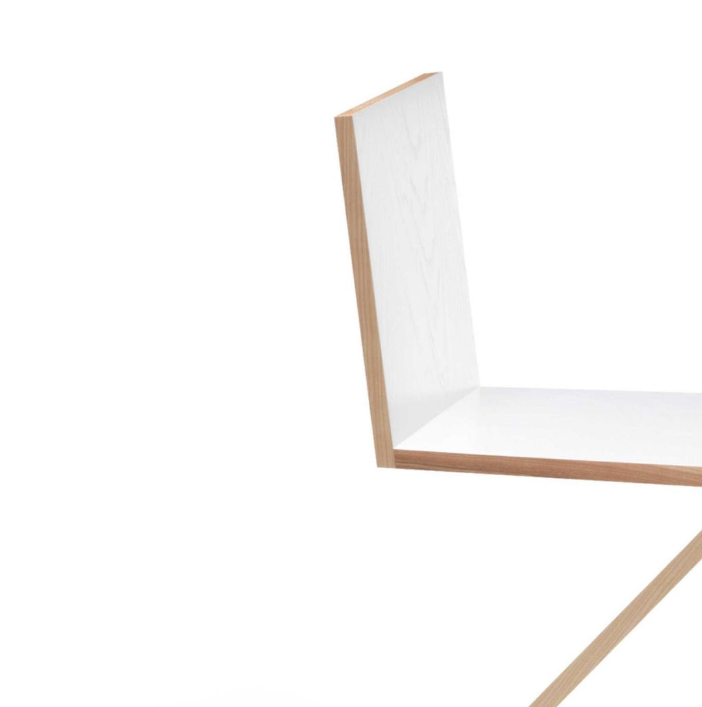 https://a.1stdibscdn.com/gerrit-thomas-rietveld-zig-zag-chair-for-cassina-for-sale-picture-7/f_14272/f_432303321737378985040/Captura_de_pantalla_2025_01_20_a_las_14_15_27_master.jpg