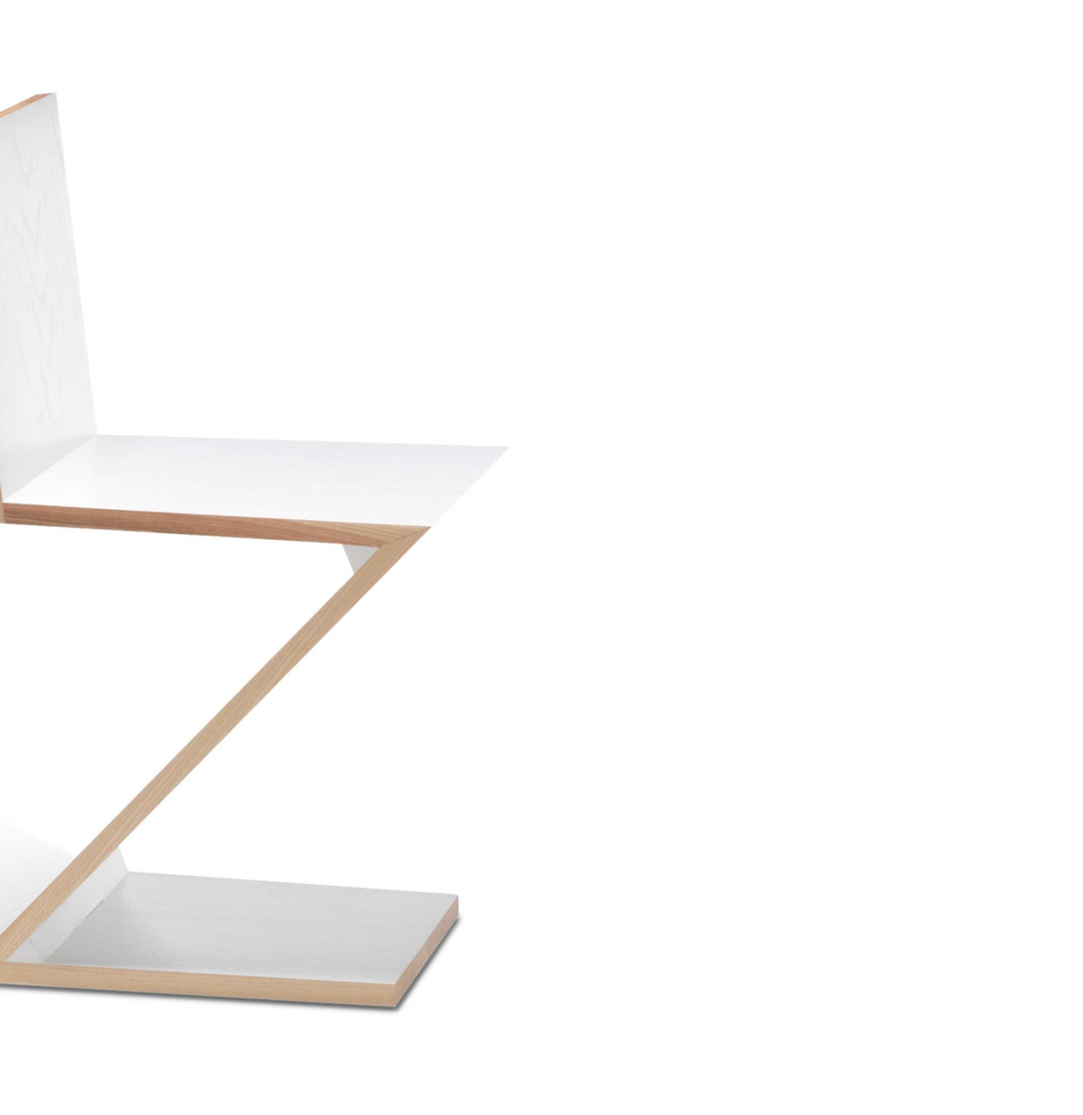 https://a.1stdibscdn.com/gerrit-thomas-rietveld-zig-zag-chair-for-cassina-for-sale-picture-3/f_14272/f_432303321737378985469/Captura_de_pantalla_2025_01_20_a_las_14_15_45_master.jpg