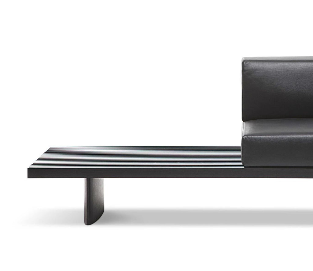 https://a.1stdibscdn.com/charlotte-perriand-refolo-sofa-for-cassina-for-sale-picture-3/f_14272/f_435796921739258281639/Captura_de_pantalla_2025_02_11_a_las_8_14_40_master.jpg