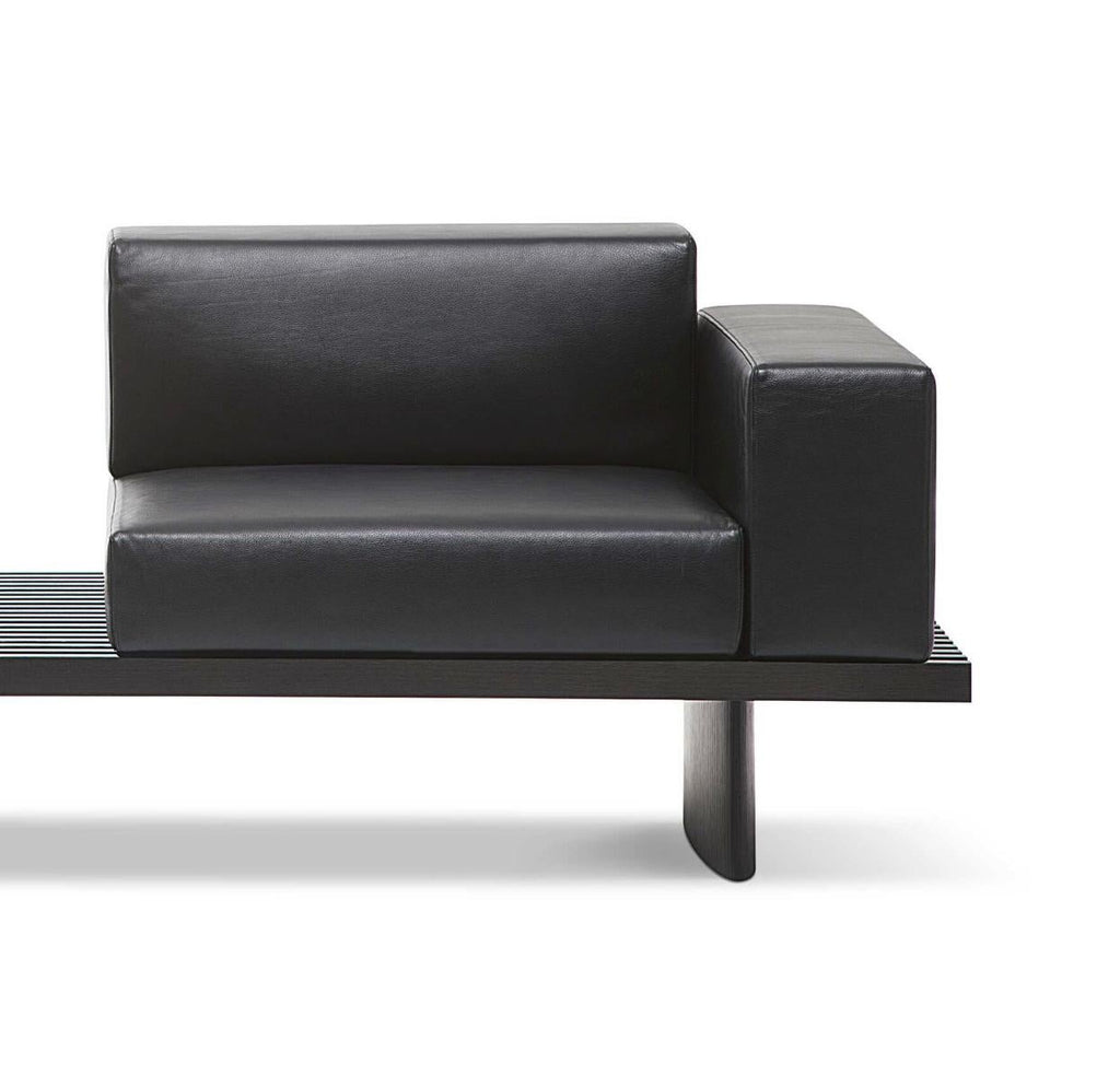 https://a.1stdibscdn.com/charlotte-perriand-refolo-sofa-for-cassina-for-sale-picture-3/f_14272/f_435797421739259505618/Captura_de_pantalla_2025_02_11_a_las_8_35_26_master.jpg