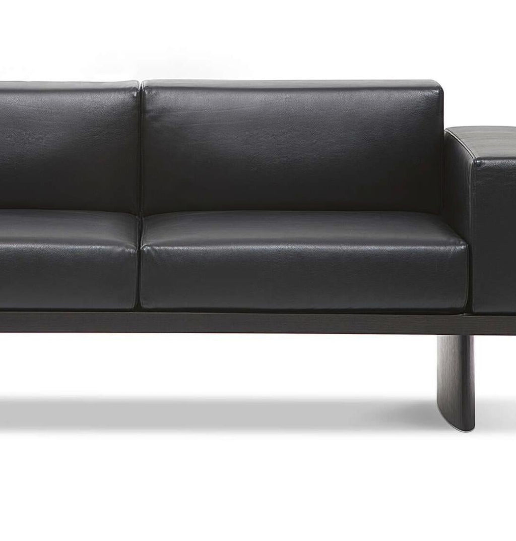 https://a.1stdibscdn.com/charlotte-perriand-refolo-sofa-for-cassina-for-sale-picture-5/f_14272/f_435798221739260523840/Captura_de_pantalla_2025_02_11_a_las_8_51_46_master.jpg