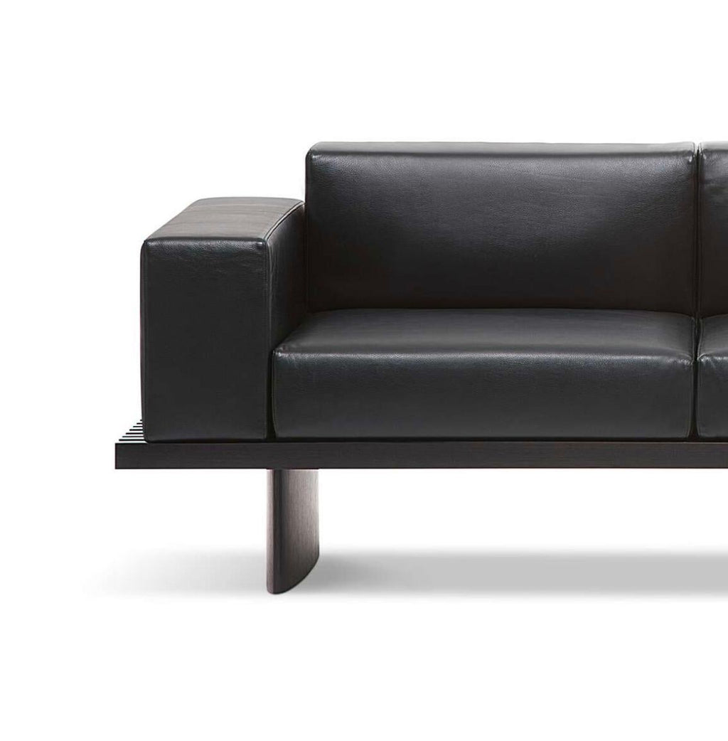 https://a.1stdibscdn.com/charlotte-perriand-refolo-sofa-for-cassina-for-sale-picture-7/f_14272/f_436009721739379283599/Captura_de_pantalla_2025_02_12_a_las_17_50_12_master.jpg
