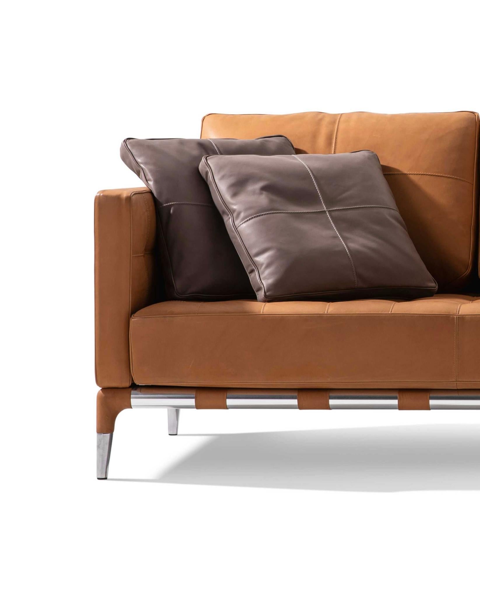 https://a.1stdibscdn.com/philippe-starck-prive-sofa-for-cassina-for-sale-picture-8/f_14272/f_436185621739468656162/Captura_de_pantalla_2025_02_13_a_las_18_42_50_master.jpg
