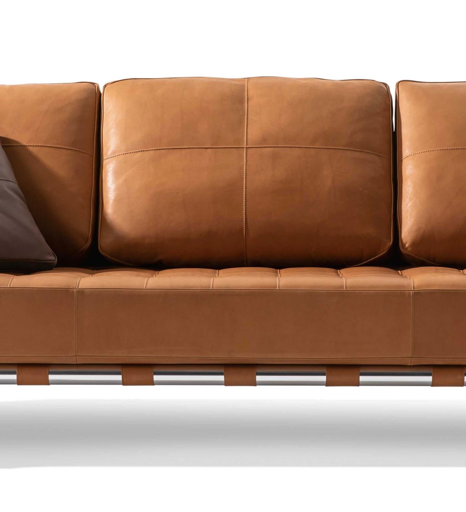 https://a.1stdibscdn.com/philippe-starck-prive-sofa-for-cassina-for-sale-picture-7/f_14272/f_436185621739468656169/Captura_de_pantalla_2025_02_13_a_las_18_42_56_master.jpg