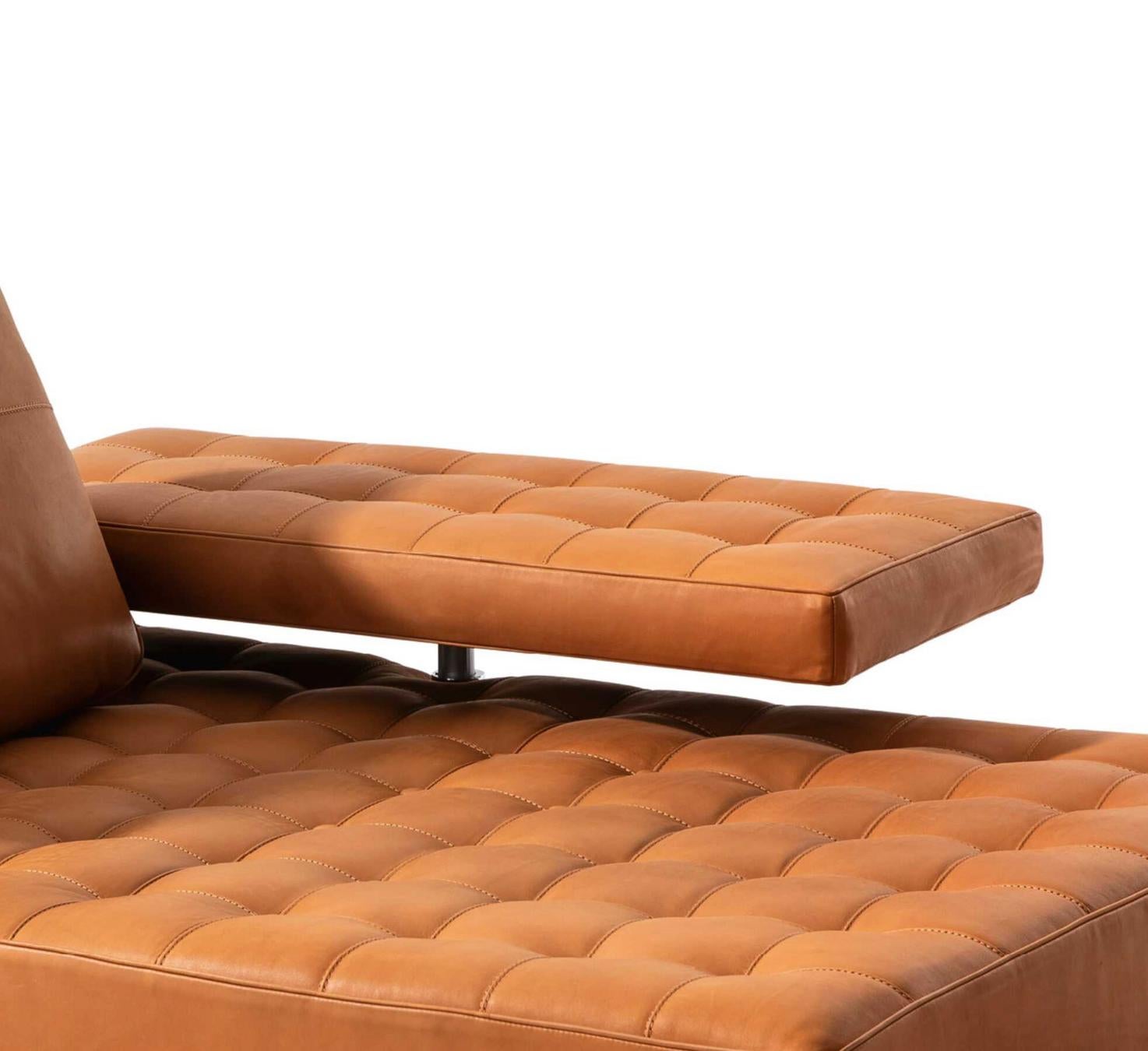 https://a.1stdibscdn.com/philippe-starck-prive-sofa-for-cassina-for-sale-picture-8/f_14272/f_436250521739514223925/Captura_de_pantalla_2025_02_14_a_las_7_16_19_master.jpg