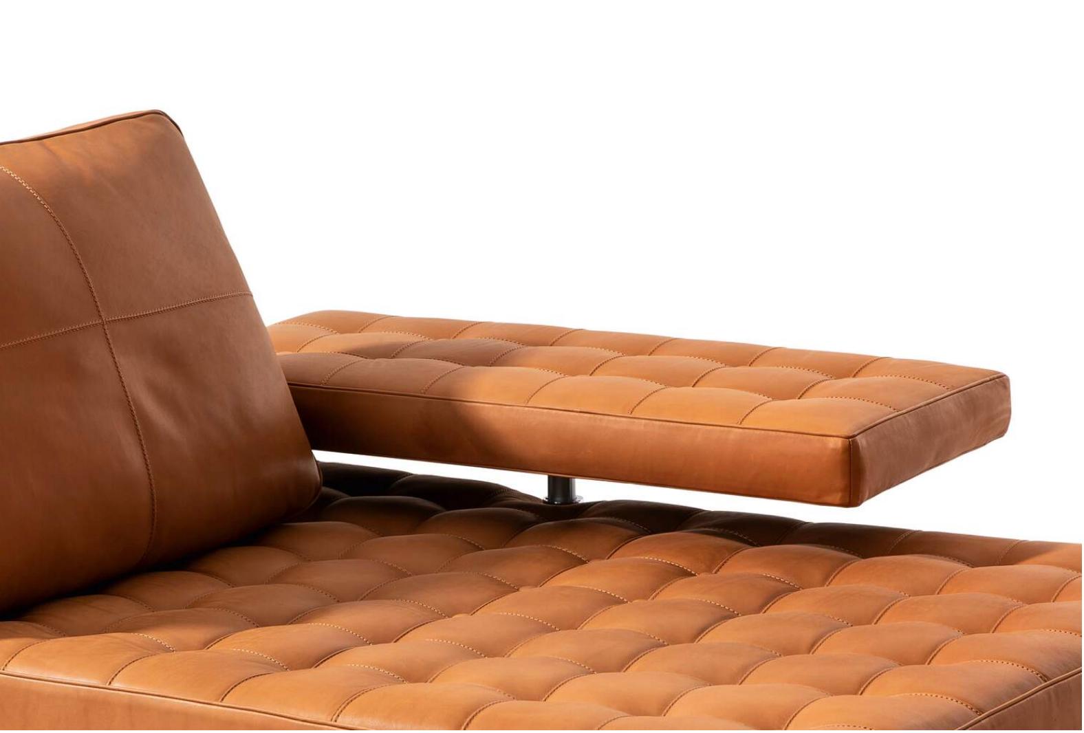 https://a.1stdibscdn.com/philippe-starck-prive-sofa-for-cassina-for-sale-picture-5/f_14272/f_436250521739514223179/Captura_de_pantalla_2025_02_14_a_las_7_16_48_master.jpg