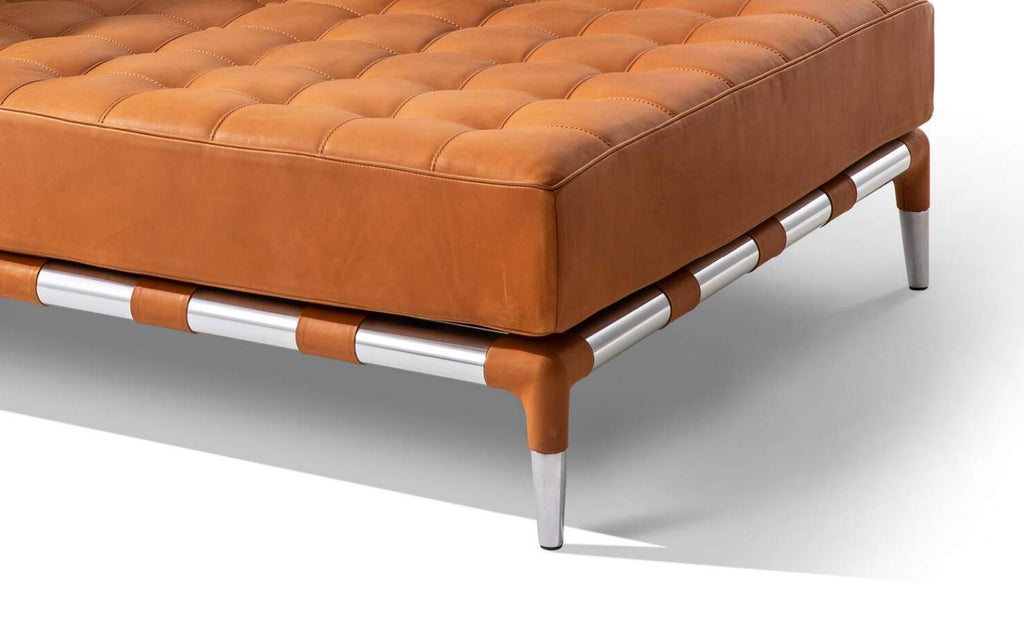 https://a.1stdibscdn.com/philippe-starck-prive-sofa-for-cassina-for-sale-picture-3/f_14272/f_436250521739514223019/Captura_de_pantalla_2025_02_14_a_las_7_16_59_master.jpg