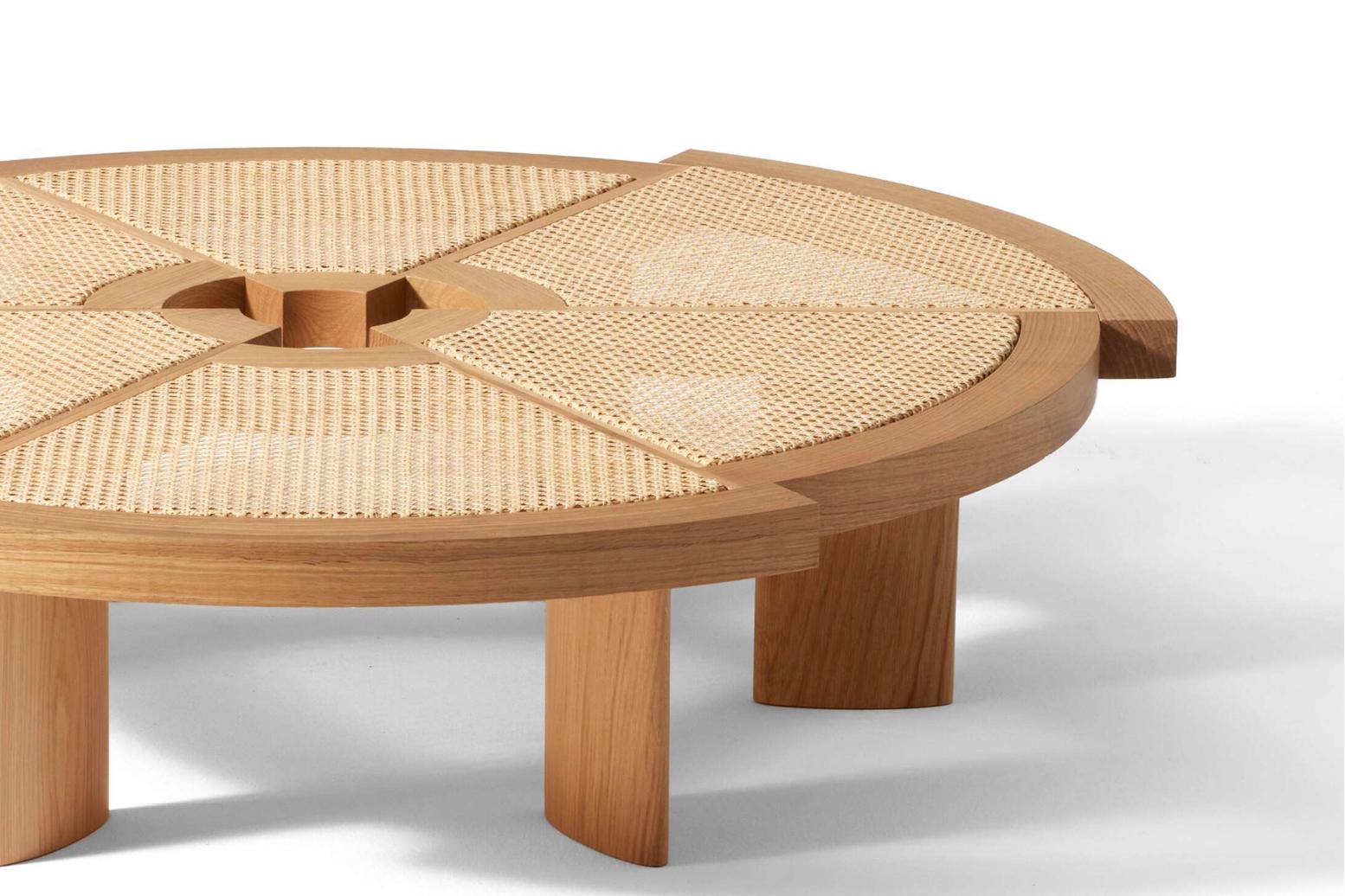 https://a.1stdibscdn.com/charlotte-perriand-rio-coffee-table-for-cassina-for-sale-picture-7/f_14272/f_436458221739617511115/Captura_de_pantalla_2025_02_15_a_las_12_01_57_master.jpg