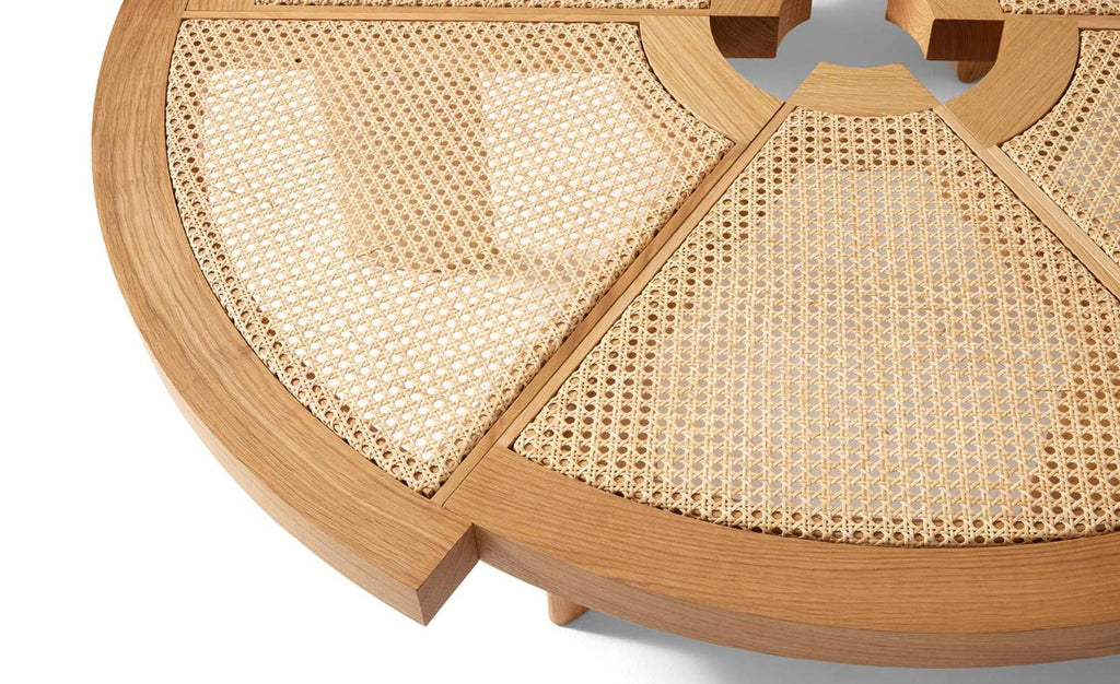 https://a.1stdibscdn.com/charlotte-perriand-rio-coffee-table-for-cassina-for-sale-picture-5/f_14272/f_436458221739617510181/Captura_de_pantalla_2025_02_15_a_las_12_02_12_master.jpg