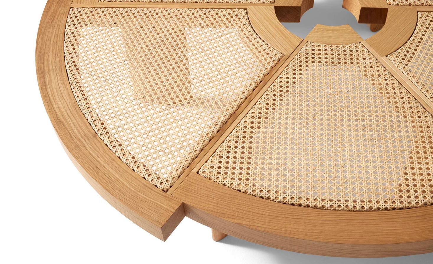 https://a.1stdibscdn.com/charlotte-perriand-rio-coffee-table-for-cassina-for-sale-picture-5/f_14272/f_436458221739617510181/Captura_de_pantalla_2025_02_15_a_las_12_02_12_master.jpg