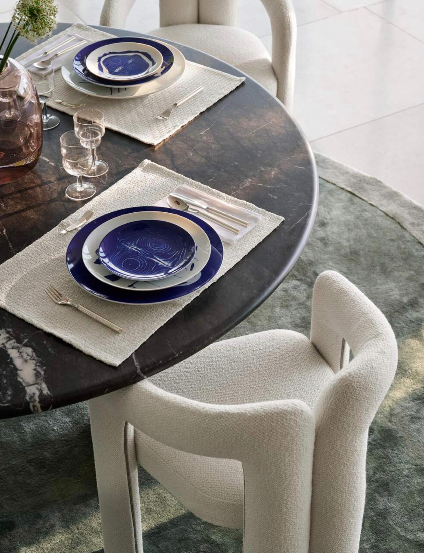 https://a.1stdibscdn.com/patricia-urquiola-sengu-table-for-cassina-for-sale-picture-11/f_14272/f_436632921739795873465/Captura_de_pantalla_2025_02_17_a_las_13_22_06_master.jpg