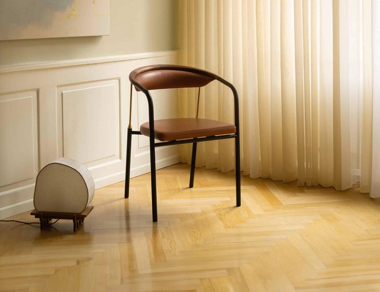 https://a.1stdibscdn.com/henrik-tengler-chairman-wood-types-walnut-upholsterycognac-for-one-collection-for-sale-picture-15/f_14272/f_438119421740590405712/Captura_de_pantalla_2025_02_26_a_las_17_37_11_master.jpg?width=768