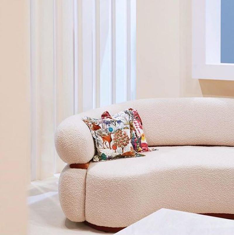 https://a.1stdibscdn.com/dooq-mid-century-modern-off-white-boucle-malibu-round-sofa-blue-velvet-w200-for-sale-picture-6/f_54242/f_353406621689949122058/Capturar_master.JPG
