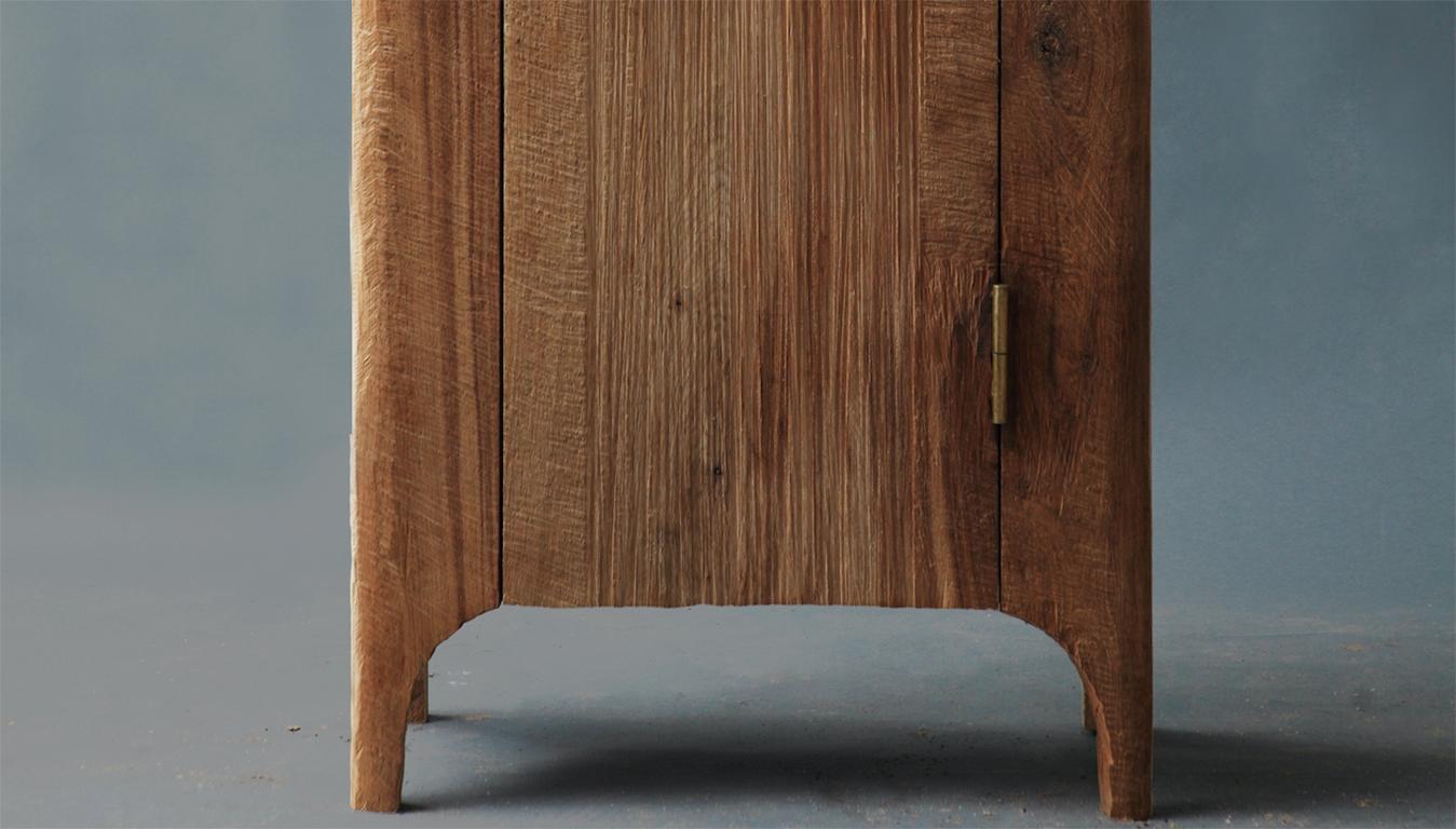 https://a.1stdibscdn.com/contemporary-brutalist-style-wardrobe-in-solid-oak-and-linseed-oil-for-sale-picture-3/f_31233/f_135075921548882967530/Capture_d_e_cran_2019_01_30_a_22_10_39_master.jpg