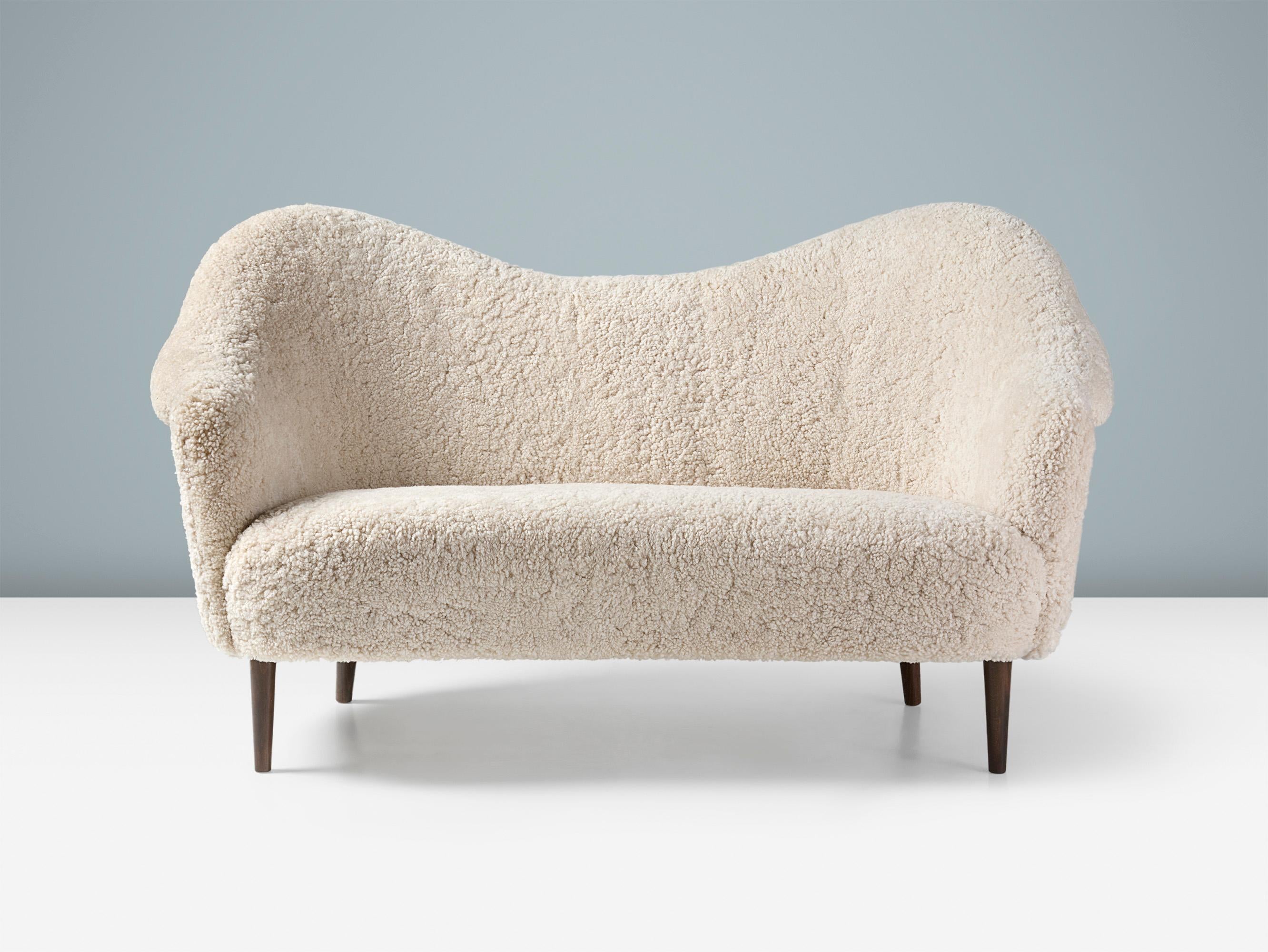 https://a.1stdibscdn.com/sheepskin-samspel-sofa-by-carl-malmsten-for-sale-picture-6/f_13332/f_435437321738969952708/Carl_Malmsten_Samspel_Sofa_OHS_Ver_Moonlight12618v2_r1_layered_4000px_copy_master.jpg