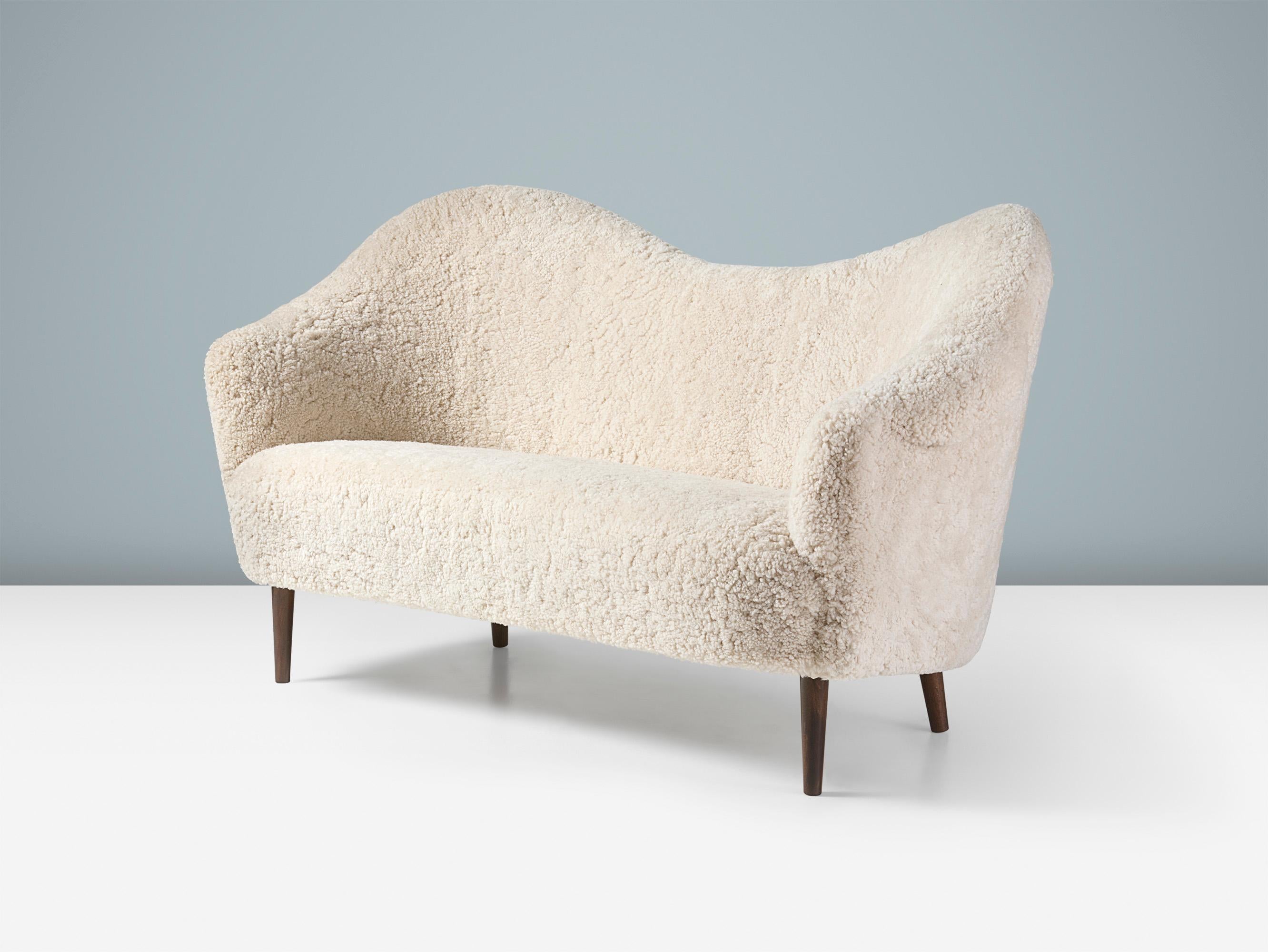 https://a.1stdibscdn.com/sheepskin-samspel-sofa-by-carl-malmsten-for-sale-picture-7/f_13332/f_435437321738969952355/Carl_Malmsten_Samspel_Sofa_OHS_Ver_Moonlight12621_r1_layered_4000px_copy_master.jpg