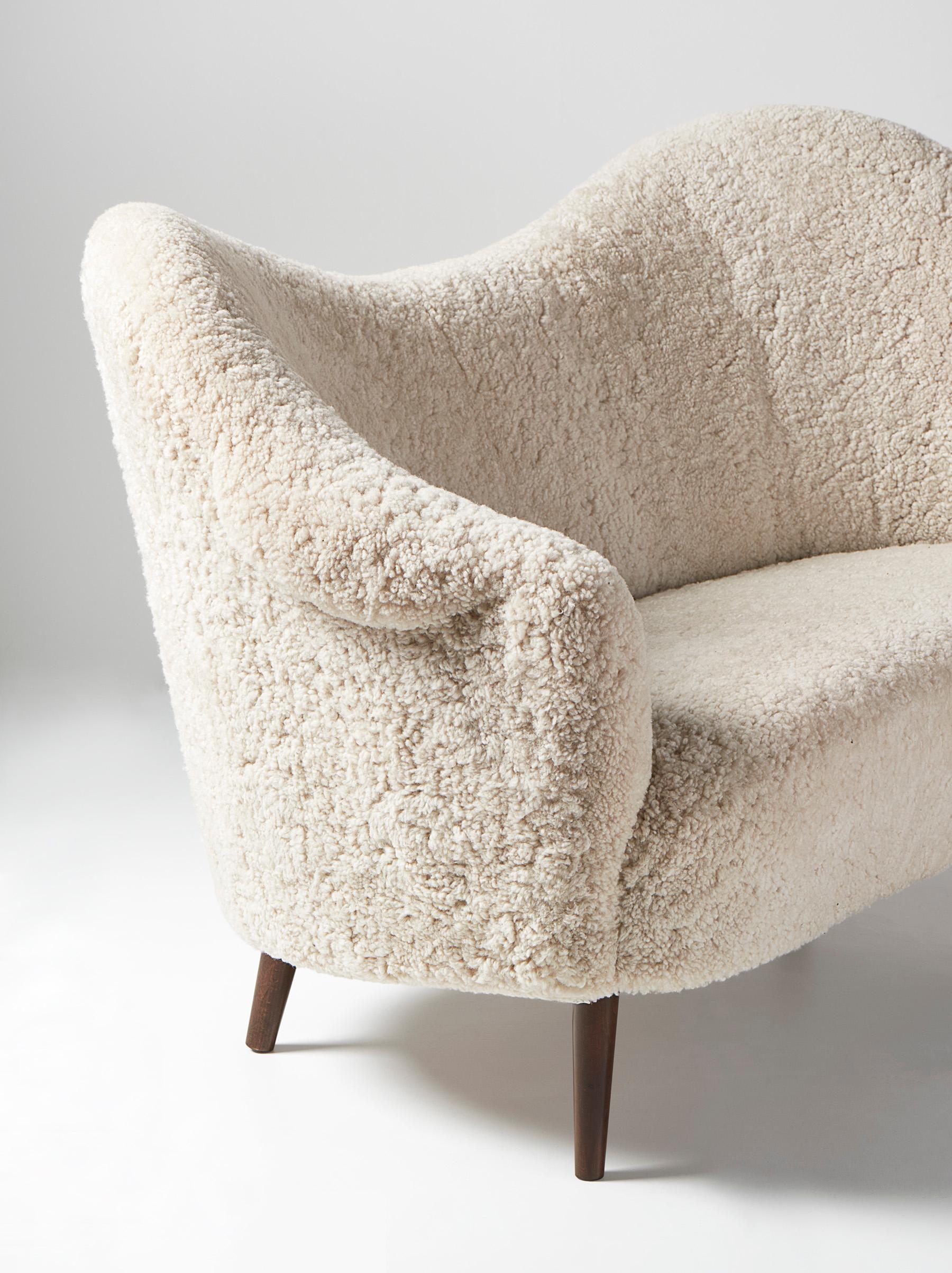https://a.1stdibscdn.com/sheepskin-samspel-sofa-by-carl-malmsten-for-sale-picture-3/f_13332/f_435437321738969953401/Carl_Malmsten_Samspel_Sofa_OHS_Ver_Moonlight4564_r1_rgb_4500px_copy_master.jpg