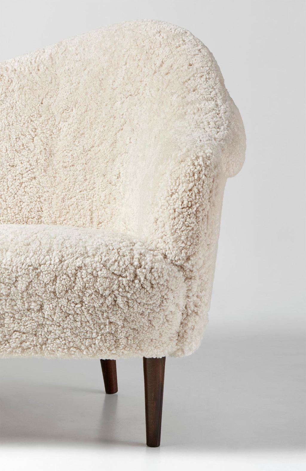 https://a.1stdibscdn.com/sheepskin-samspel-sofa-by-carl-malmsten-for-sale-picture-5/f_13332/f_435437321738969951993/Carl_Malmsten_Samspel_Sofa_OHS_Ver_Moonlight4570_r1_rgb_4500px_copy_master.jpg