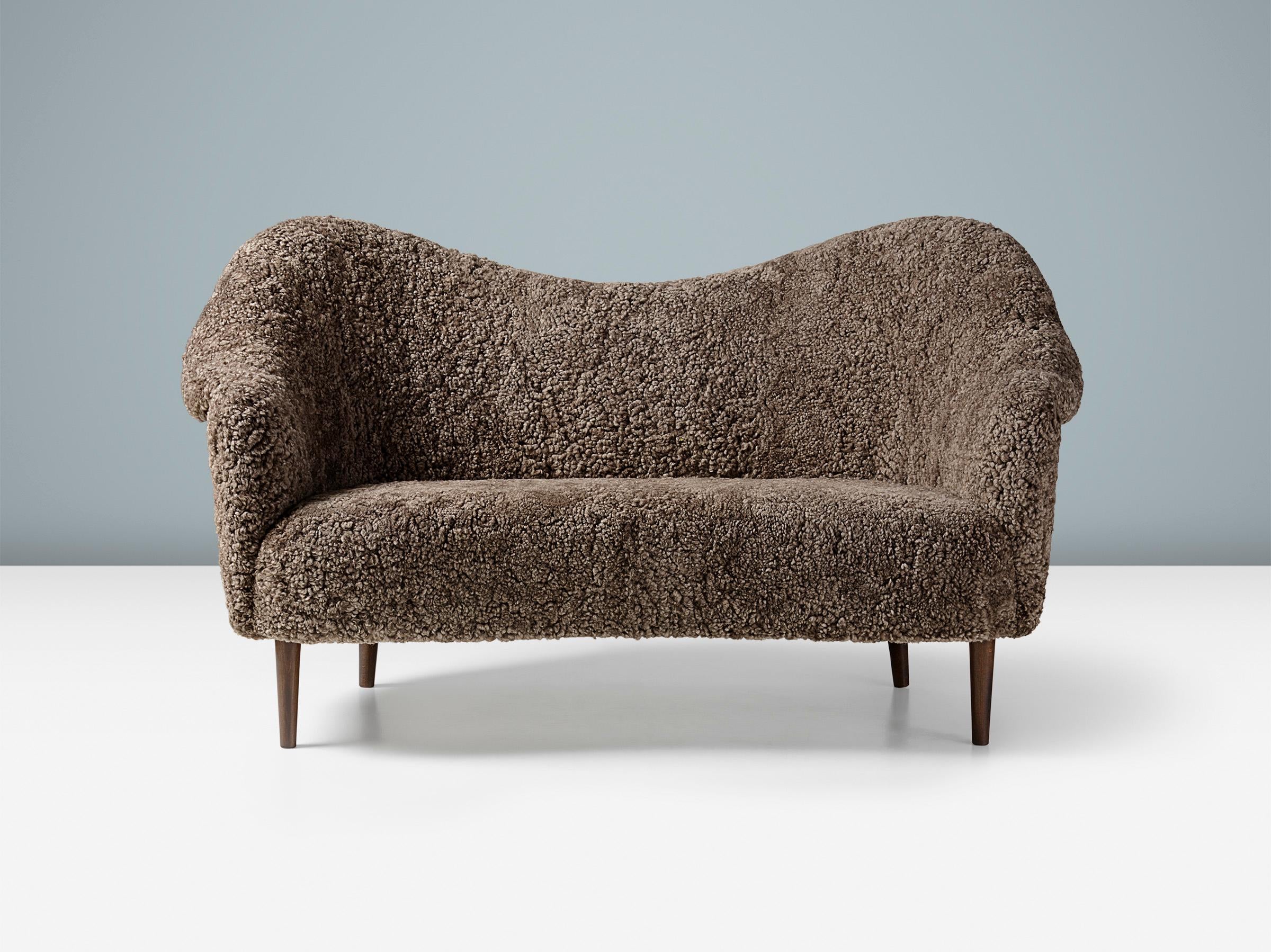 https://a.1stdibscdn.com/sheepskin-samspel-sofa-by-carl-malmsten-for-sale-picture-6/f_13332/f_435438621738971102854/Carl_Malmsten_Samspel_Sofa_OHS_Ver_Sahara12606_r1_layered_4000px_copy_master.jpg