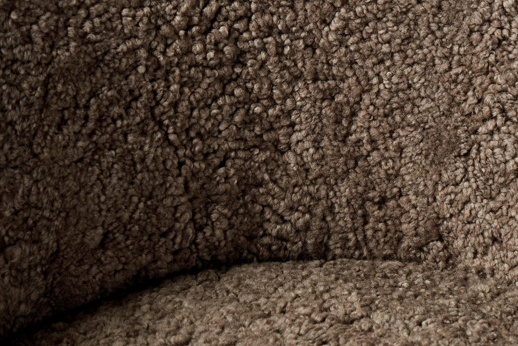 https://a.1stdibscdn.com/sheepskin-samspel-sofa-by-carl-malmsten-for-sale-picture-3/f_13332/f_435438621738971103315/Carl_Malmsten_Samspel_Sofa_OHS_Ver_Sahara4558_4_r1_rgb_4500px_copy_master.jpg