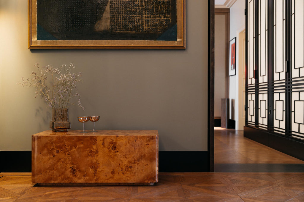 https://a.1stdibscdn.com/carlton-distinctive-unmistakeable-light-burl-coffee-table-for-unique-space-for-sale-picture-4/f_107692/f_481329621770799871979/Carlton_1stDibs_3_master.jpg